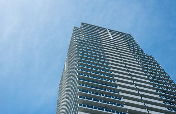 ビルにおけるシャッターの安定稼働をサポート | 大阪のシャッター工事なら実績の株式会社ビーライフワーク